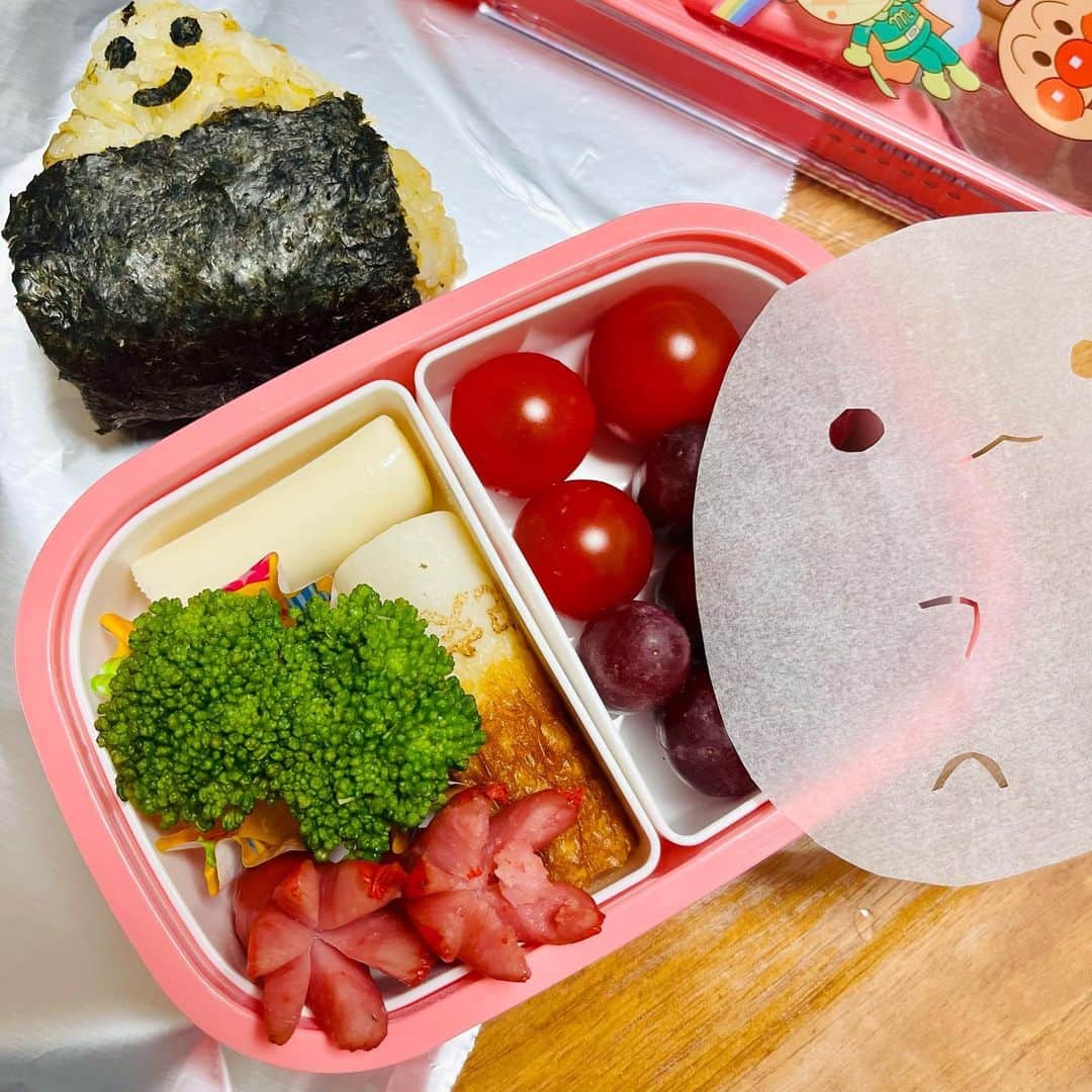 門脇舞以のインスタグラム：「延期〜〜〜☔️ #1年生 #遠足弁当 #とかげ」