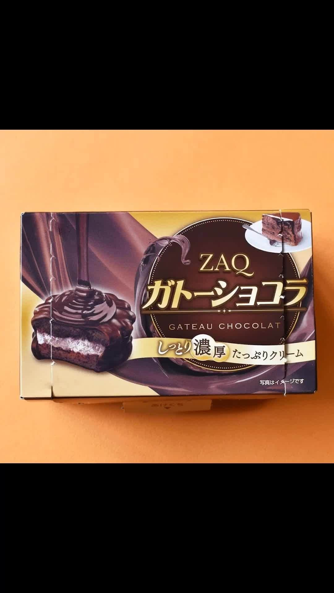 ざっくぅ 公式Instagramのインスタグラム：「おやつの時間🍫 ざっくぅ、どこにいるの〜？  (ZAQ).oO（もぐもぐ... はぁ幸せ♡）  あ、こんなところに😳つまみ食いはだめだよ！  休日まであと少し✨ 甘いものを食べて、ざっくぅと一緒に金曜日を乗り切ろう！  元気出た！という人は「いいね」❤️  #おやつ #おやつタイム #おやつの時間 #甘い物 #スイーツ #甘い物好き #こんなところに #かわいい #キャラクター #キャラクター好きな人と繋がりたい #キャラクター好き #かわいいもの好きさんと繋がりたい #推しキャラ #癒し系 #癒しキャラ #ざっくぅのいる暮らし #ざっくぅ #ざっくぅ大好き #ざっくぅ写真部 #JCOM」