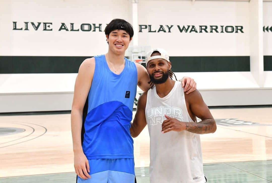 渡邊雄太のインスタグラム：「Had a great workout with @balapat in Hawaii. Will see you as my enemy in the World Cup this Summer tho😎   ハワイにてパティーとワークアウト💪　めちゃくちゃいい練習ができた！でも次に会う時は敵同士  #hawaii」