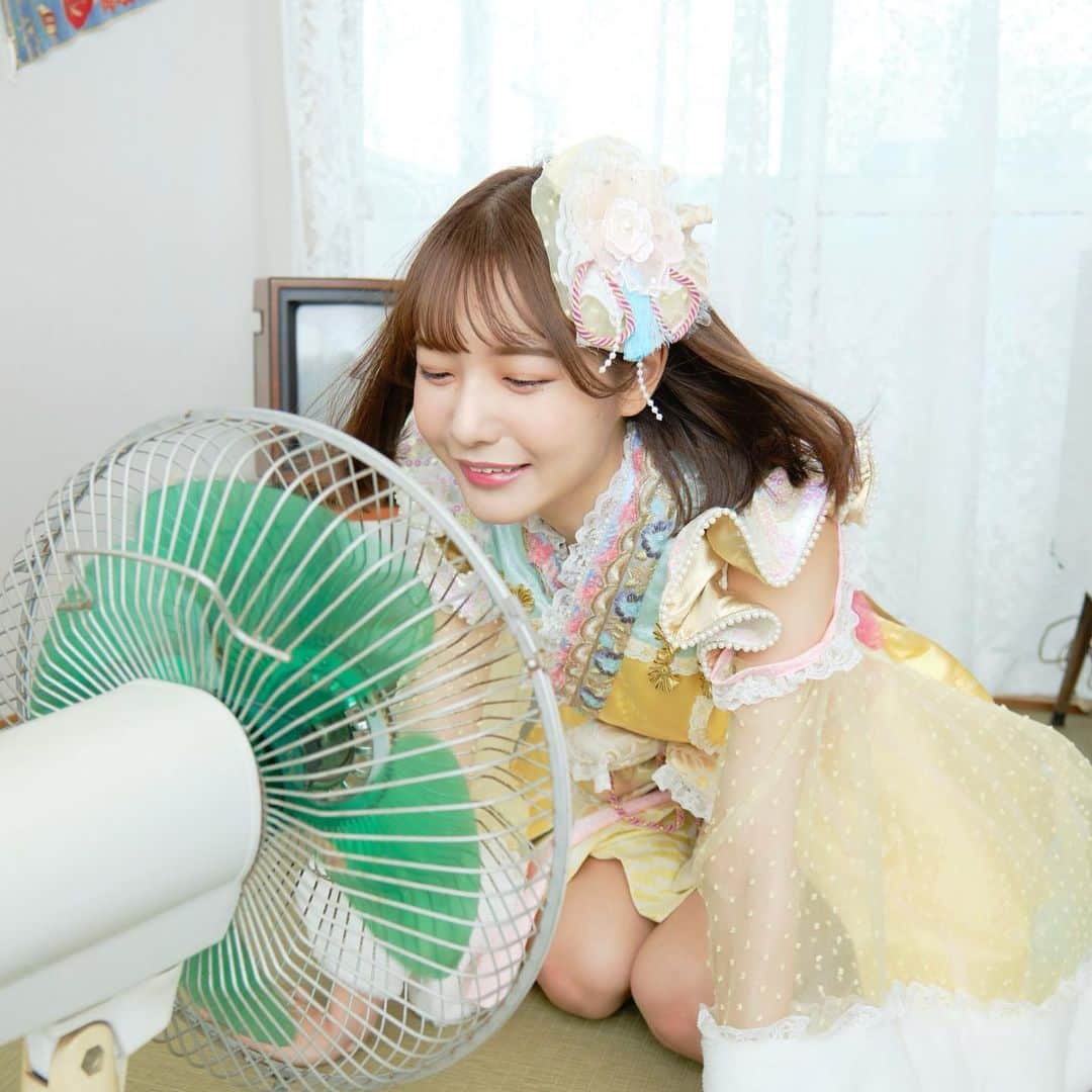 奥ゆいさんのインスタグラム写真 - (奥ゆいInstagram)「扇風機ゆいちゃん  スキ？  生誕ブロマイド6/7まで発売されているよっ！ストーリーに詳細が載ってるのでチェックしてほしいな🥰  #2i2 #アイドル」6月2日 9時12分 - yui_oku