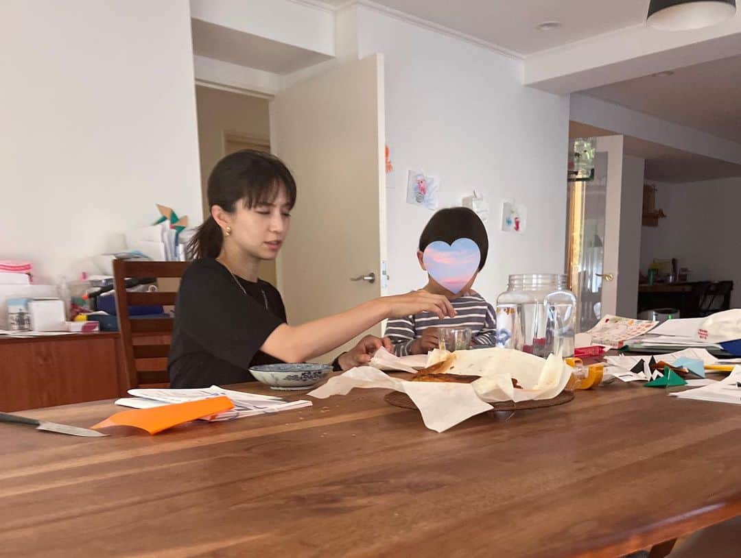安田美沙子さんのインスタグラム写真 - (安田美沙子Instagram)「おはようございます！  今日はTBSラジオ 10:10ごろ〜 ヤヨイ化学presents 「教えて！壁紙のこと。」です。  ぜひ、お聞きください🤍  息子のお弁当だったので、家族の分も作ってみた✨  節約＆ヘルシーだね！  結局、食べるタイミング逃して私のお弁当はパパの夕飯に。。。  #餃子弁当 #みさこクッキング #radio #tbsradio #教えて壁紙のこと」6月2日 9時16分 - yasuda_misako