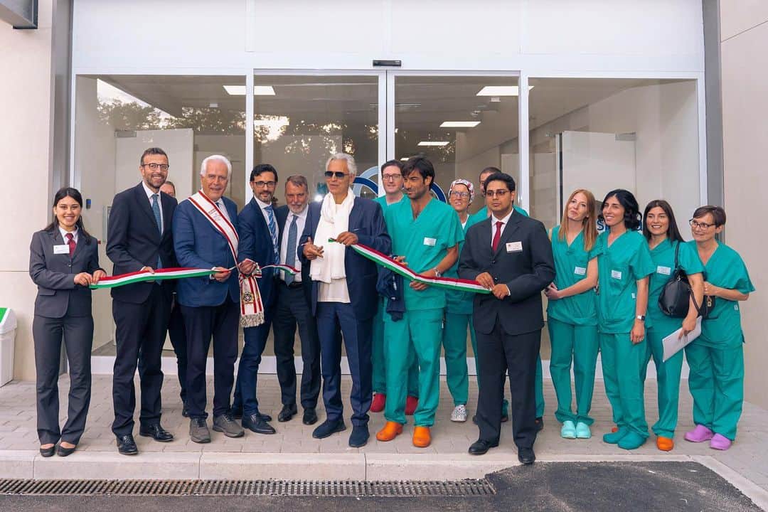 アンドレア・ボチェッリのインスタグラム：「Inaugurazione del nuovo blocco operatorio dell’Ospedale del Cuore, Massa Carrara.  @fondazionemonasterio」
