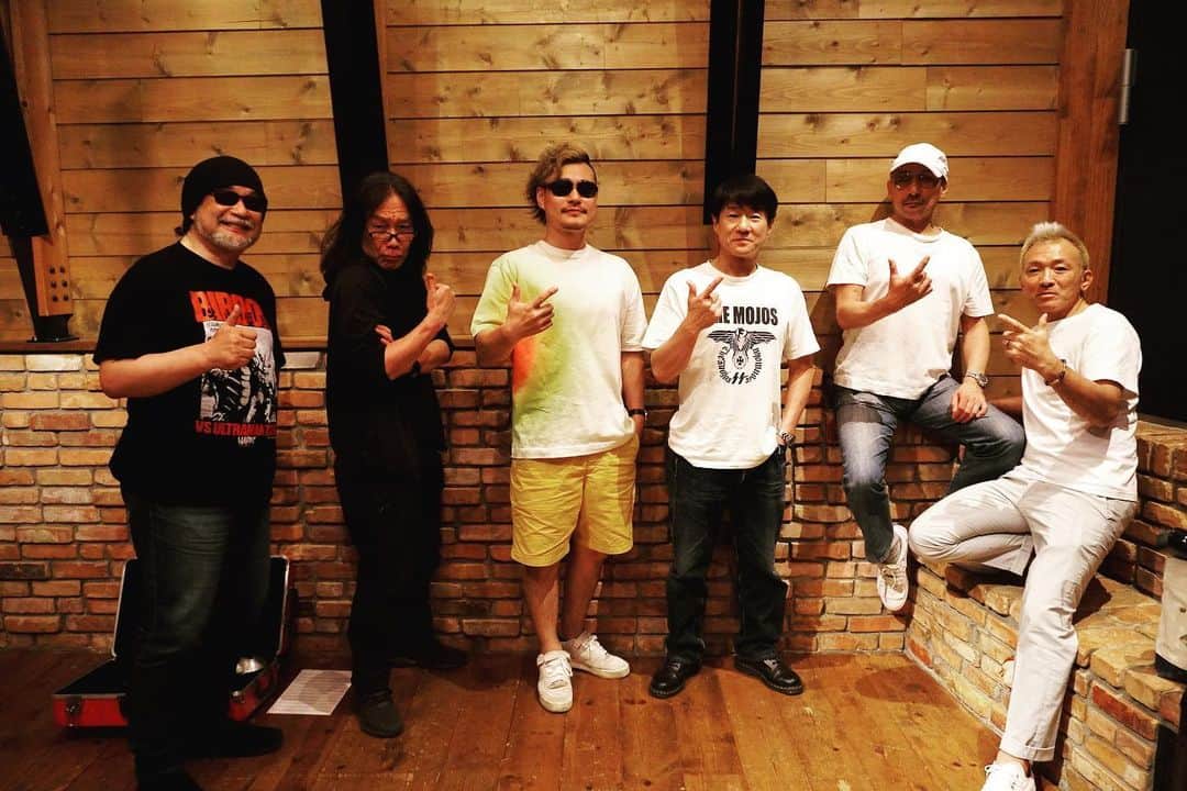 のインスタグラム：「本日はホーン隊とギターのレコーディング作業でした！  恐らく本日が今回最後のRecになる予定でございます。 日に日に深みが増していく曲たちにはワクワクが止まりません…！  後の発表を暫しお待ち下さいませ！  by staff  #クレイジーケンバンド  #crazykenband  #横山剣  #dutchmamastudio」