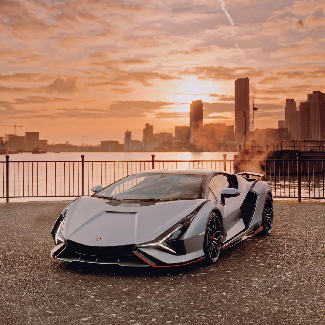 ランボルギーニのインスタグラム：「Unexpected. Powerful. Like a lightning bolt. In fact, the Lamborghini Sián FKP 37 means lightning in Bolognese dialect. Just looking at it makes you feel electric.  #Lamborghini #SianFKP37 __ Sián FKP 37: fuel consumption combined 19.2 l/100km; CO2-emissions combined 447 g/km (WLTP EU27)」