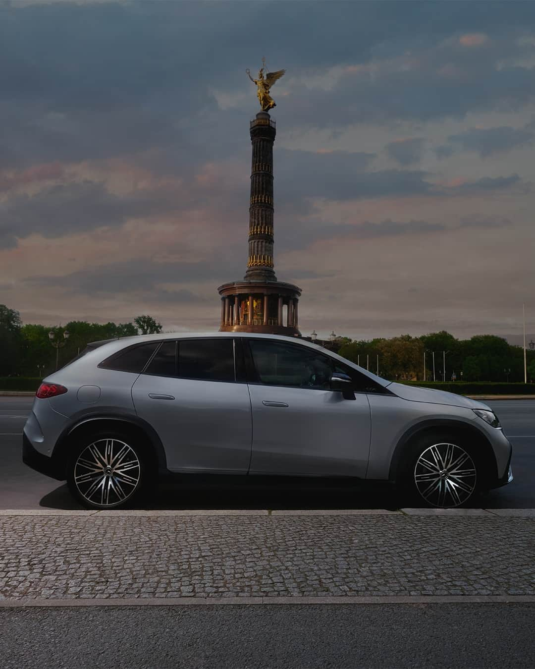 メルセデス・ベンツさんのインスタグラム写真 - (メルセデス・ベンツInstagram)「Streets are places of connection and community — and the home of Mercedes-Benz cars. This is why we celebrate this pride month with a tribute to streets that shaped LGBTQIA+ culture — historically and to this very day. And with inspiring stories of queer people sharing how streets and neighborhoods helped them find their true voice. We celebrate every road you take. Stay tuned for more.  #MercedesBenz #Pride #Pridemonth #Diversity #MercedesBenzPride #CelebratingEveryRoadYouTake」6月2日 1時00分 - mercedesbenz