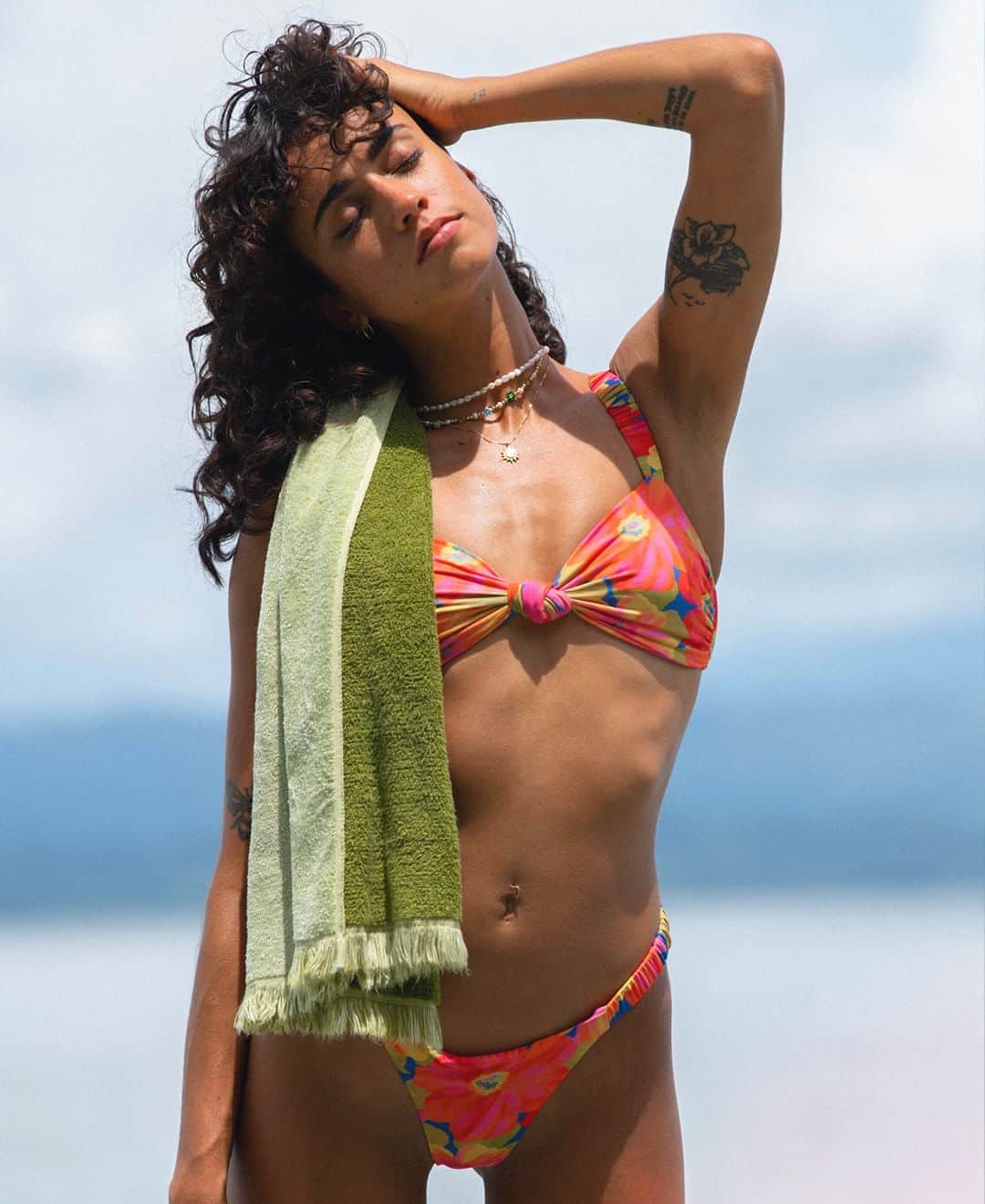 BILLABONG WOMENSのインスタグラム：「Fall in love this summer. A Summer Kinda Love, out now. #ABikiniKindaLife」