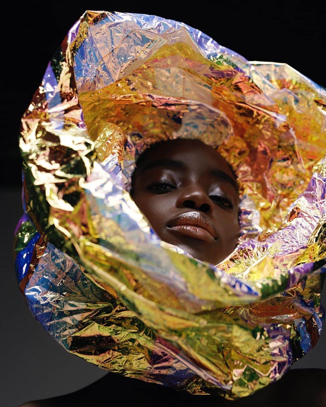 エミリオプッチのインスタグラム：「Space-cadet chic.  For her first runway collection, Initials E.P., Artistic Director @camillemiceli presents a space-themed world inspired by the logo Emilio Pucci designed for NASA’s Apollo 15 mission in 1971.  Artistic director : @camillemiceli  Photographer: @vitofernicola Stylist: @imruh Model: @dibaamaty Casting Director: @piergiorgio Hair: @pierpaololaihair Makeup: @patrickglatthaar Creative Direction & Production: @aldenteparis   #Pucci #InitialsEP」