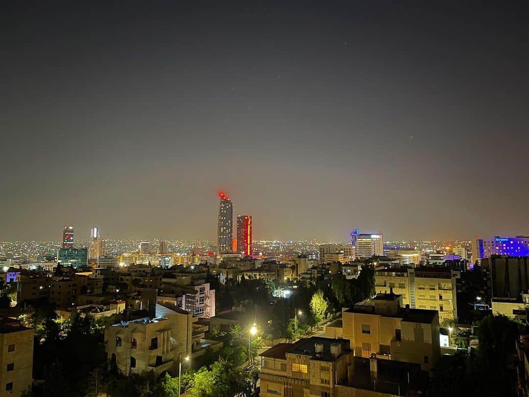 新田朝子さんのインスタグラム写真 - (新田朝子Instagram)「The night view of 🌙 📍 #Amman #Jordan #middleast   #ヨルダン #アンマン #中東 #中東在住 #エルサレム在住 #海外在住 #🇯🇴」6月2日 1時10分 - asako.nitta