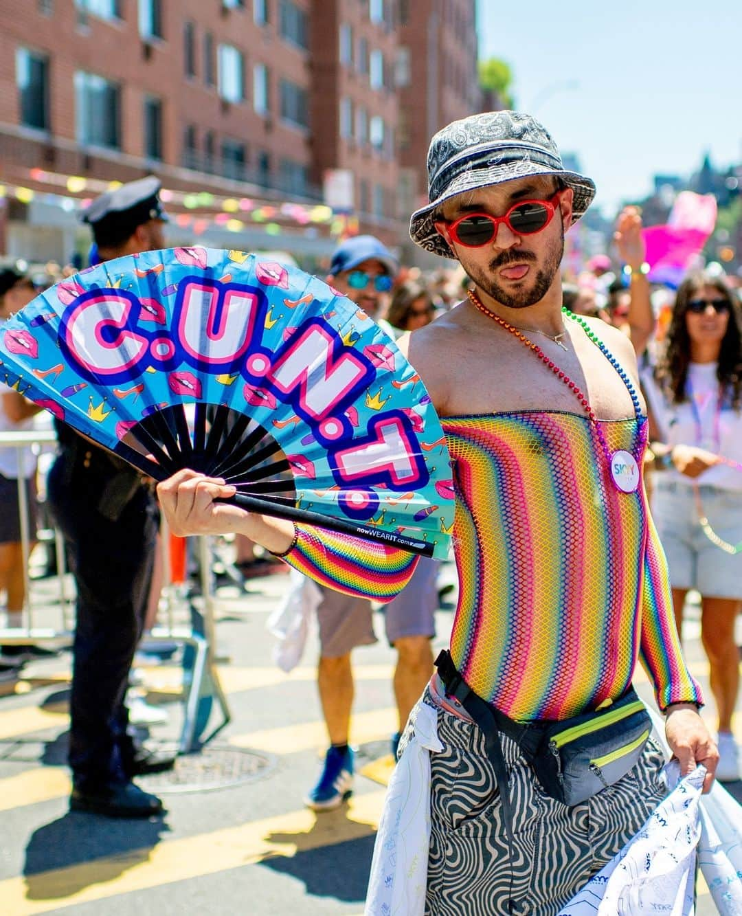 NYFW（ニューヨークファッションウィーク）さんのインスタグラム写真 - (NYFW（ニューヨークファッションウィーク）Instagram)「Happy #PrideMonth 🏳️‍🌈 We stand with all members of the #LGBTQIA community & support you endlessly in your battle for civil rights and the fight for the freedom to simply be ❤️🧡💛 💚💙💜⁠ ⁠ Enjoy these photos from the 2022 #NYCPride Parade」6月2日 1時19分 - nyfw