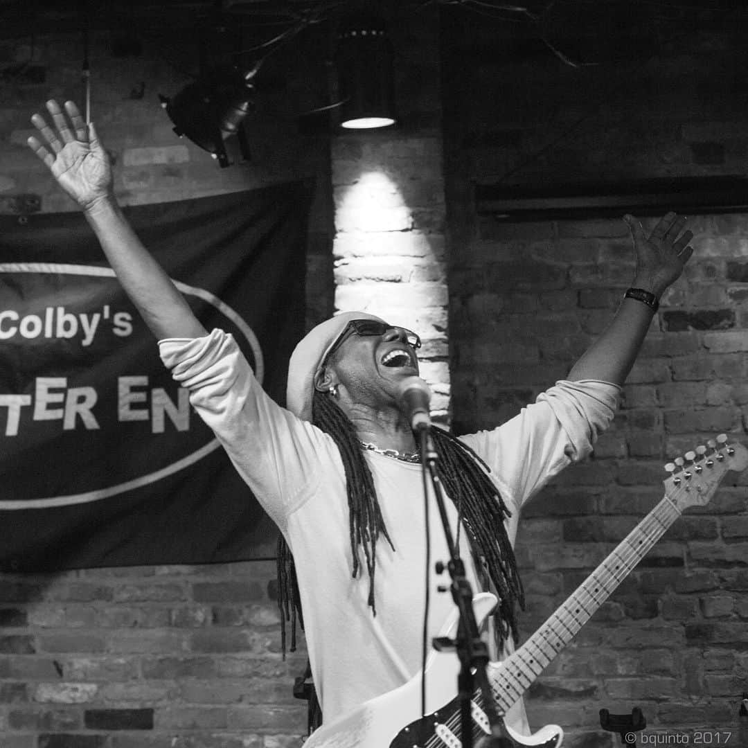 ナイル・ロジャースさんのインスタグラム写真 - (ナイル・ロジャースInstagram)「Today’s ✨ vibe ✨ served by our legendary founder @NileRodgers on our unforgettable #NYCNightOut with Global Teen Leaders at the iconic @TheBitterEndNYC club during #ThreeDotDash Just Peace Summit 2017 🎸 #WeAreFamily」6月2日 1時27分 - nilerodgers