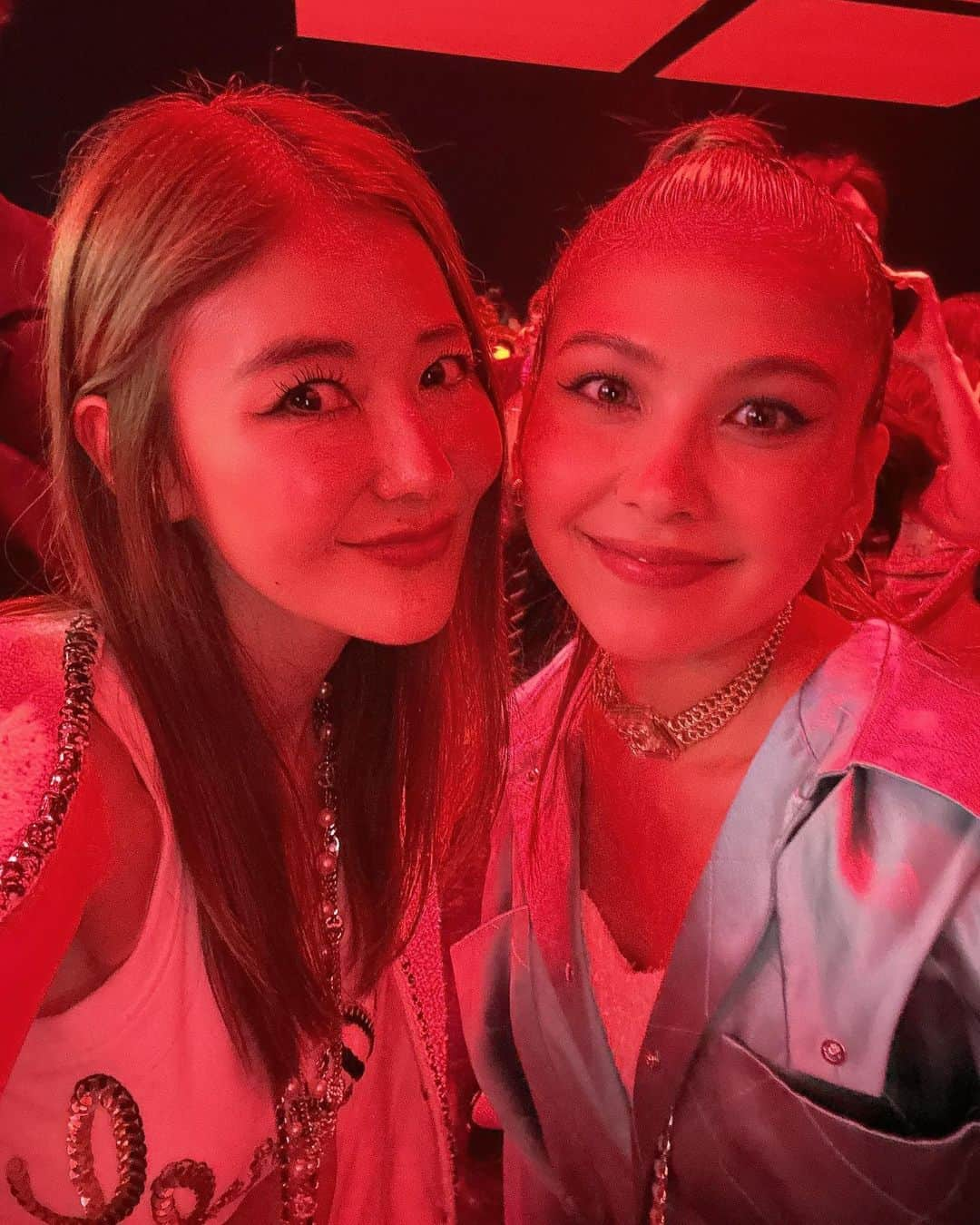 kiyomi medeirosさんのインスタグラム写真 - (kiyomi medeirosInstagram)「@chanelofficial After party🖤🤍🖤  やっとアフターパーティーであやのちゃん @ayano_fukuoji に会えたぁ〜🥹🫶❤️❤️❤️ジェニーちゃん @jenmilaa にも会えて嬉しかったよぉ🥹💓💓  そして、大好きな @blackpinkofficial のジェニーちゃん @jennierubyjane は本当に本当に可愛いくて😭こんなに近くで見れるなんて死にそうなくらい幸せでした🥹😭💓💓💓💓💓💓  #chanel #chanelintokyo  #chanelmetiersdart」6月2日 1時32分 - kiyomimedeiros