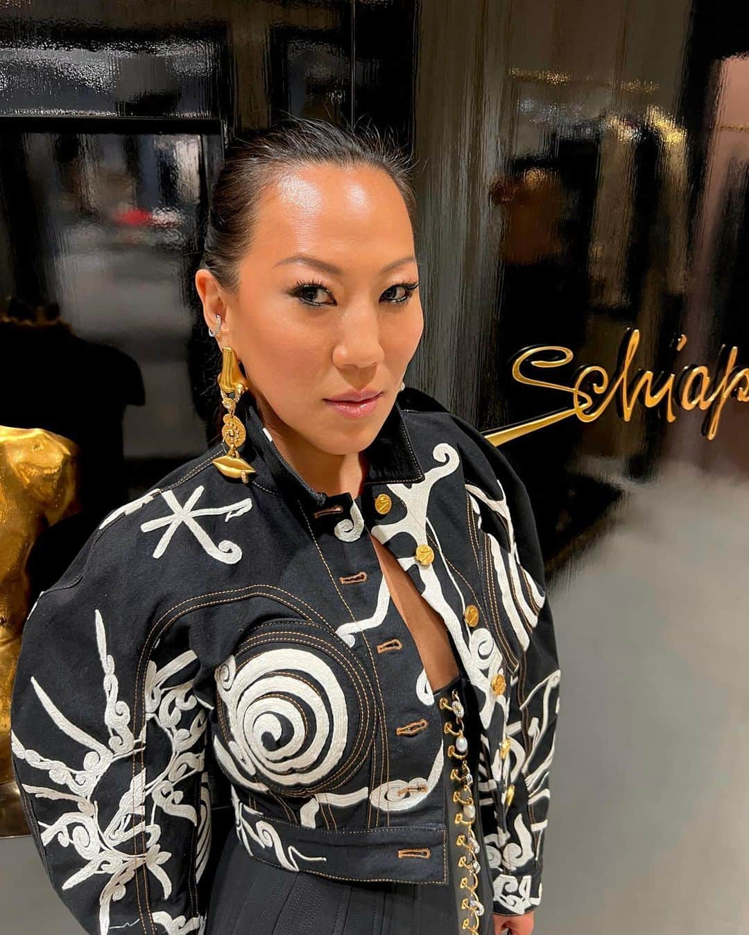 Lynn Banさんのインスタグラム写真 - (Lynn BanInstagram)「Schiap’n 🩷 @schiaparelli @harrods」6月2日 1時32分 - lynn_ban