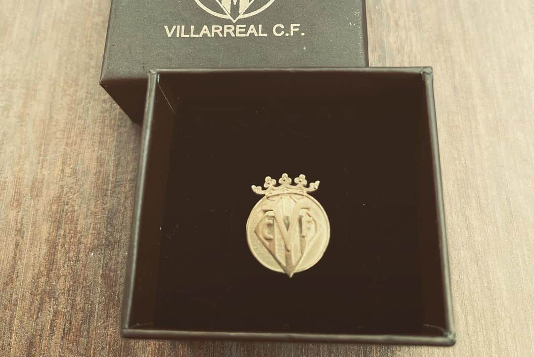 ゴンサロ・ロドリゲスさんのインスタグラム写真 - (ゴンサロ・ロドリゲスInstagram)「Gracias @villarrealcf por este reconocimiento con la “INSIGNIA DE ORO” por mis 200 partidos en este hermoso club…💛💛」6月2日 1時29分 - gonzalo_02