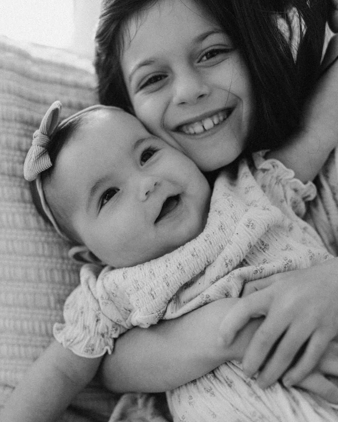 オデット・アナブルのインスタグラム：「Welcome to the family Andi girl. We are all enamored with you 🖤 #AndiAnnable」