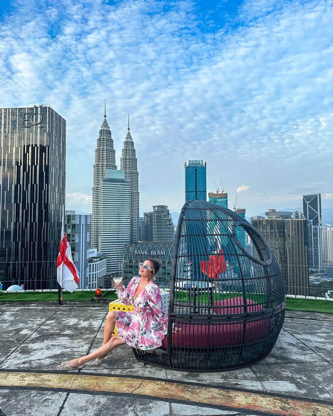 アリサ・ラモスさんのインスタグラム写真 - (アリサ・ラモスInstagram)「Best views are always from the top. Good thing I am a professional best-rooftop-finder 😂  First pic is that epic 50 story high rooftop pool at the apartment I found in Kuala Lumpur for about $70/night (one bedroom in a luxury condo building).  You can also go to the cafe up there if you’re not staying as a guest, but I’d def recommend staying. Name and link to it on my recent blog post!   Second photo I mentioned the name of yesterday, a makeshift bar after 6 pm on top of a helipad!  I made a full long layover in Kuala Lumpur itinerary and guide including names of everywhere I went! Such an underrated city, and definitely recommend spending a few days or more there!  Anyone else a rooftop enthusiast?   #kualalumpur #malaysia #kualalumpurmalaysia #mylifesatravelmovie #bestrooftop #travelitinerary #traveltips #solofemaletravel #solotravel」6月2日 1時39分 - mylifesatravelmovie