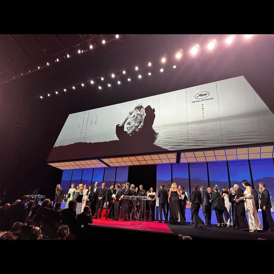 安藤サクラさんのインスタグラム写真 - (安藤サクラInstagram)「@festivaldecannes  ♥️❤️♥️ おめでとうございます🌿吉報と共に帰って参りました🇫🇷🌿さて本日6.2怪物公開されます🎞️ぜひ劇場でご覧ください❤️‍🔥 @kaibutsumovie  @soyakurokawa_official  @hinata_hiiragi_official  @nagayama.eita  🤍 @chanelofficial  @endoyumi  @yujiokuda1012  @megumiyoshida_  🤍🤍🤍」6月2日 1時40分 - sakuraando