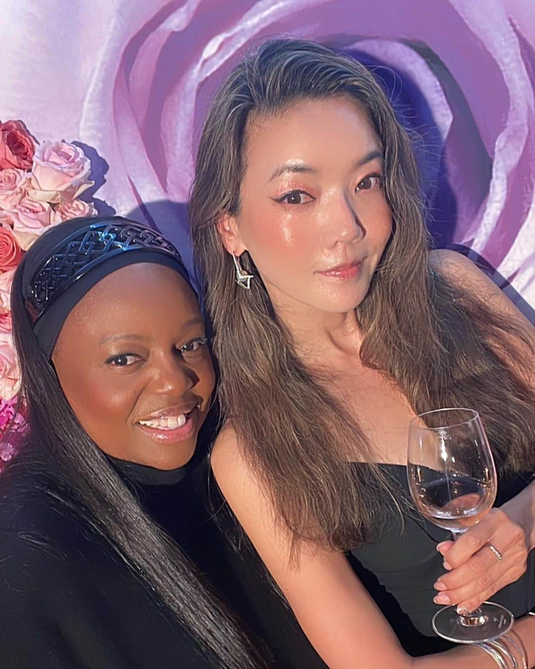 和央ようかさんのインスタグラム写真 - (和央ようかInstagram)「Had a blast @patmcgrathreal 💄💋 Thank u @mimibeautyhands   楽し過ぎる夜でありました😊💄💋  イベントにてメークをしていただけると信じ😝かなり何もしなくて行ったので、沢山の写真の中には、メイクちょっとだけ、ほぼ無し、メイク仕上がって👍、と色々な顔が🤣🤣🤣  Mimiちゃんのおかげで素晴らしい方々と出会えました。本当、ありがと。U r the best ❤️ Pat はチャーミングだし、久保純子ちゃん @kubojunkony にも出会えたし． もう、音が大き過ぎて、日本語でも何言ってるか聞き取れない😂😂😂  しかし、楽しかった❤️💋 NYらしい夜に感謝🙏💋💄  #takakoworldstylin🌎 #takakonystylin🍎 #lifestyle#nylife #ny #beauty #yokawao#和央ようか」6月2日 1時44分 - yokawao0215