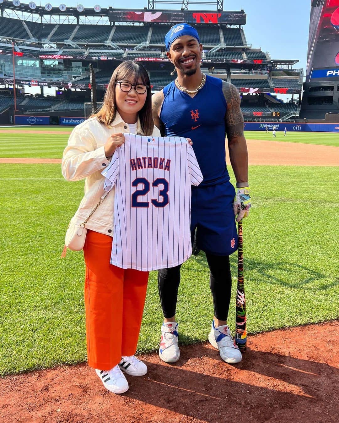 ニューヨーク・メッツさんのインスタグラム写真 - (ニューヨーク・メッツInstagram)「@nasahataoka 🤝 @mets   The 6x LPGA Tour winner visited with Mets players at Citi Field yesterday!   📸: @mets」6月2日 2時00分 - mets