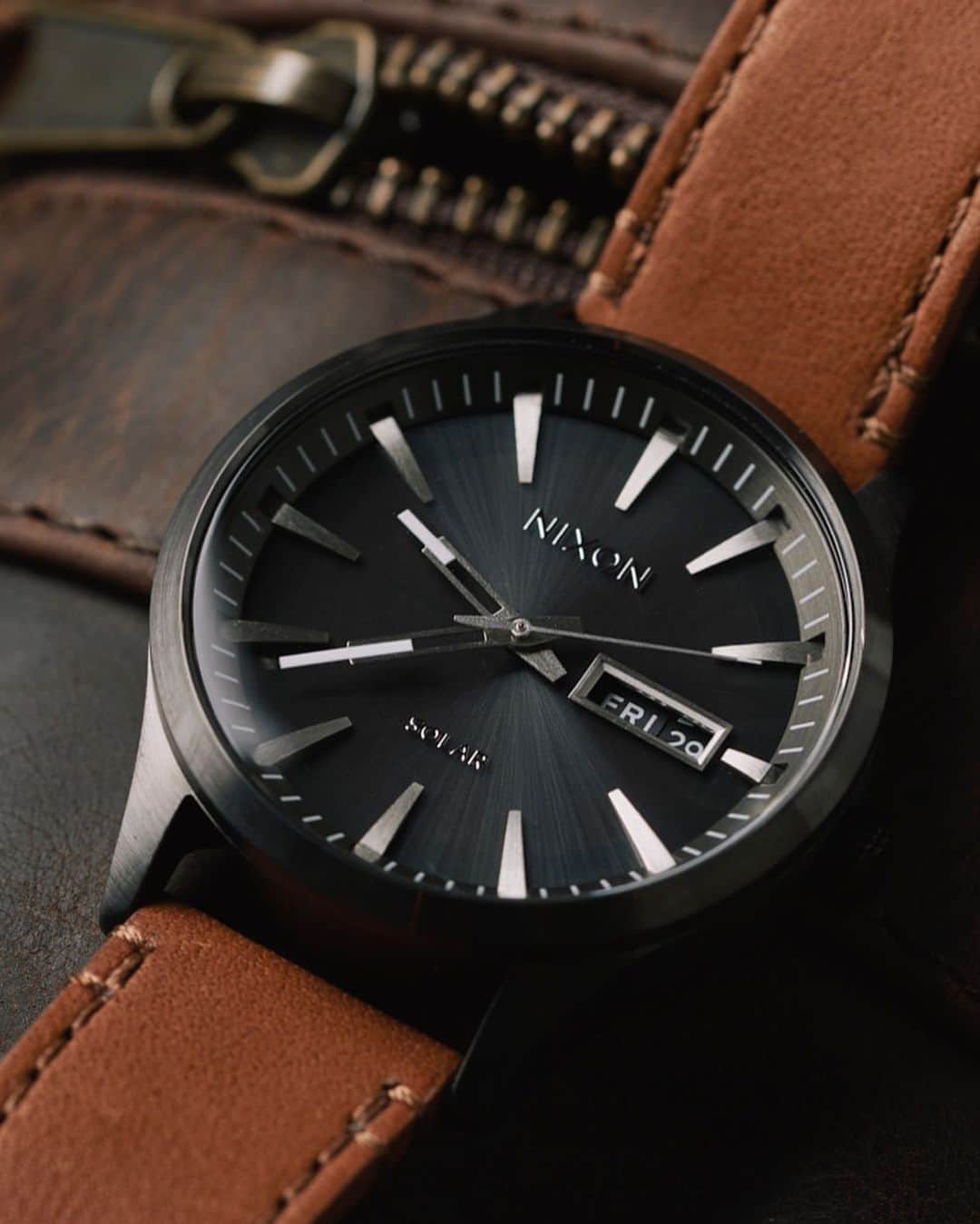 ニクソンのインスタグラム：「Meet your new ol’ reliable.   The Sentry Solar Leather always comes in clutch by tying any outfit together while simultaneously keeping it’s battery charged under any type of light.   Like we said, meet your new ol’ reliable.」