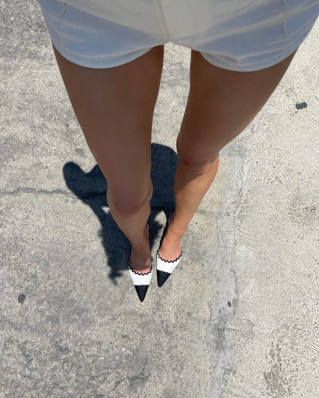 エルザ・ホスクのインスタグラム：「We made shoes @helsastudio ☀️」