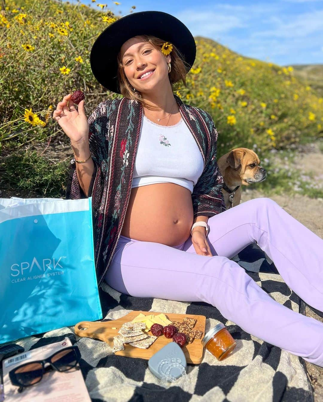 ティア・ブランコのインスタグラム：「Spring beach picnic 🧺 with some farmers market jujube dates, good reads & my Spark™ Aligners! It's nice how easily my aligners work into my lifestyle! Loving how my teeth have been moving so far and I'm excited to continue the process!   #MySparkStory #SparkAligners #Sponsored #MyTrueSmile   Paid Sponsorship by Spark Aligners - all opinions are my own.  Rx Only. For use on single patient. Always consult your orthodontist. Follow the instructions for use/product label information including warnings and precautions.  Patient results may vary. Remove aligners prior to eating and drinking.」