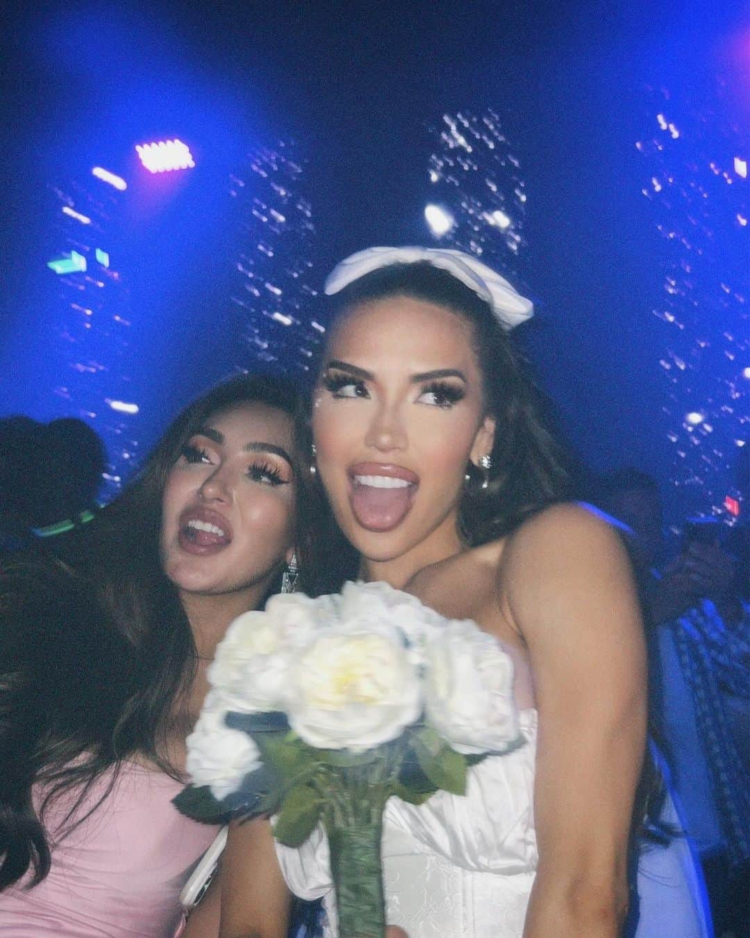 iluvsarahiiさんのインスタグラム写真 - (iluvsarahiiInstagram)「Still posting because we have almost three thousand photos in the shared album 🙈🤪 Vlog will be up this weekend!」6月2日 2時41分 - iluvsarahii
