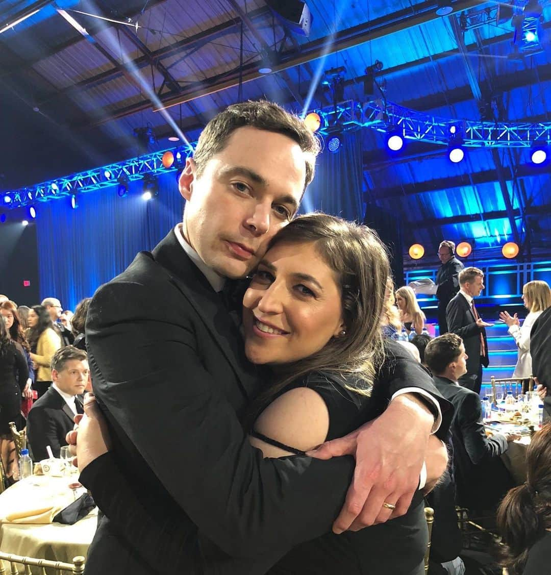 メイム・ビアリクさんのインスタグラム写真 - (メイム・ビアリクInstagram)「TBT to 2018, my 2nd Critics Choice Awards win! 💙」6月2日 3時02分 - missmayim