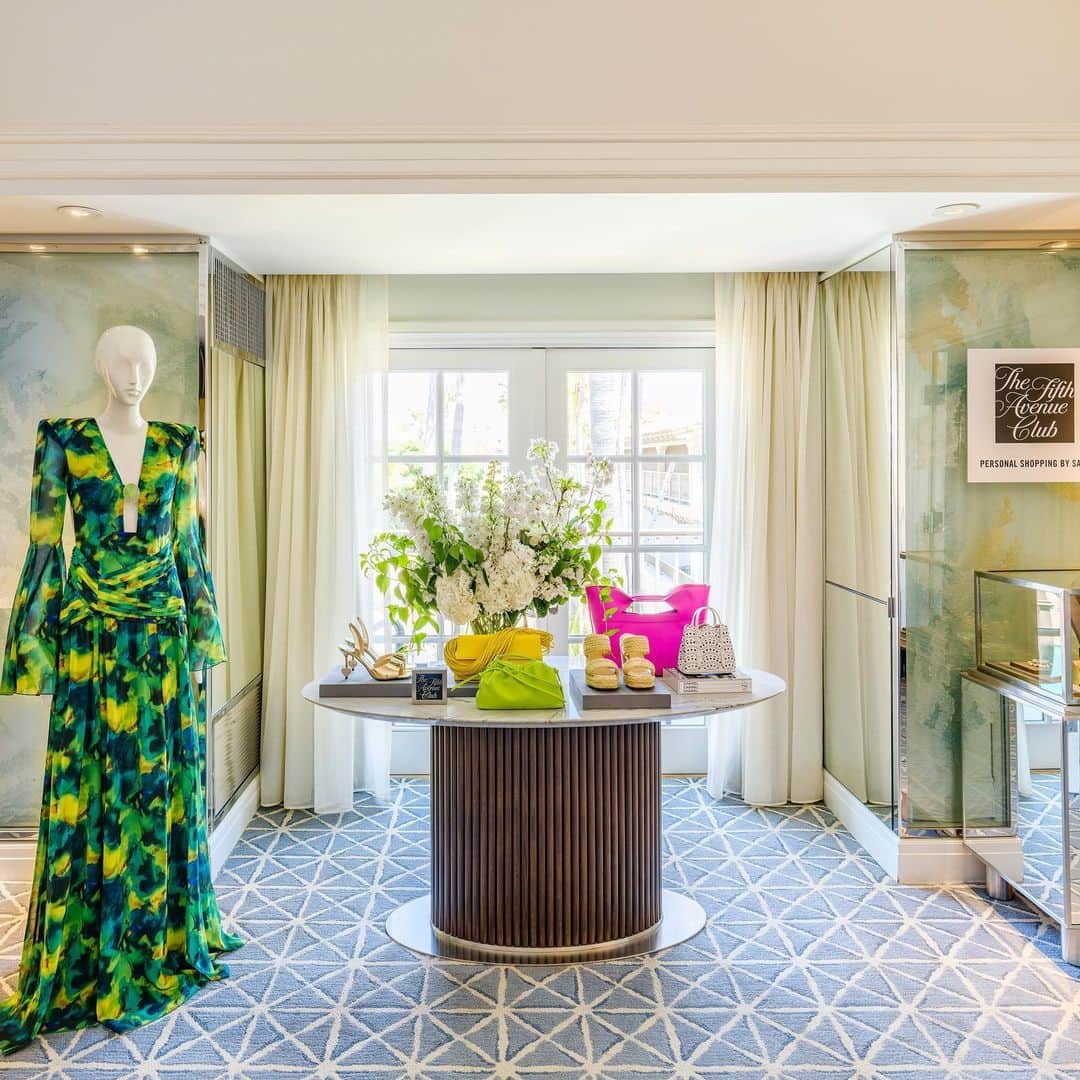 Saks Fifth Avenueのインスタグラム：「We’re thrilled to announce the expansion of our luxury personal shopping and styling service, The Fifth Avenue Club. Private shopping suites will now be available at hotels in cities across the country, including Laguna Beach, Napa Valley and Orlando. Head to the link in our bio to learn more. #Saks」