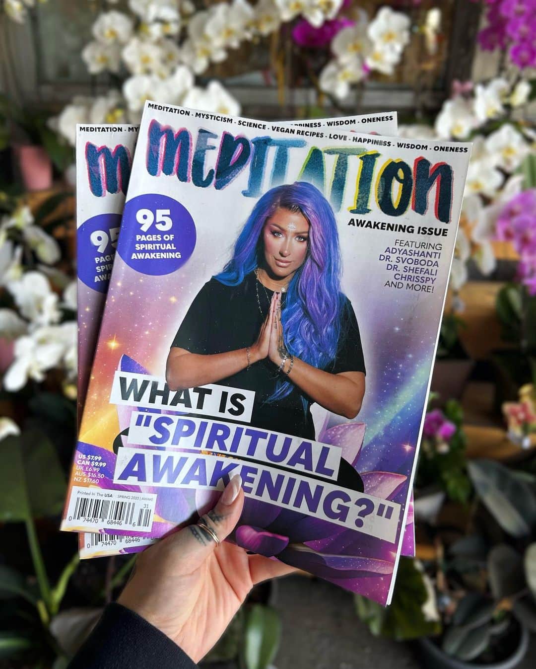 Chrisspyさんのインスタグラム写真 - (ChrisspyInstagram)「Check me out on the cover of Meditation Magazine’s Awakening issue! Available now in Whole Foods, Sprouts, and Barnes & Noble locations. Thank you so much to @meditationmag for allowing me to be part of this special issue. Read more about my story, and the incredible stories of so many others. For me, awakening has been a coming home to the soul, living through compassion, gratitude, connection, honesty, and equanimity. As it’s said, every moment of our lives is an opportunity to awaken the heart.  It’s absolutely surreal to see myself on this cover, I am humbled and honored. I hope you enjoy this issue ✨  #meditationmagazine #spiritualawakening #chrisspy」6月2日 3時45分 - chrisspy