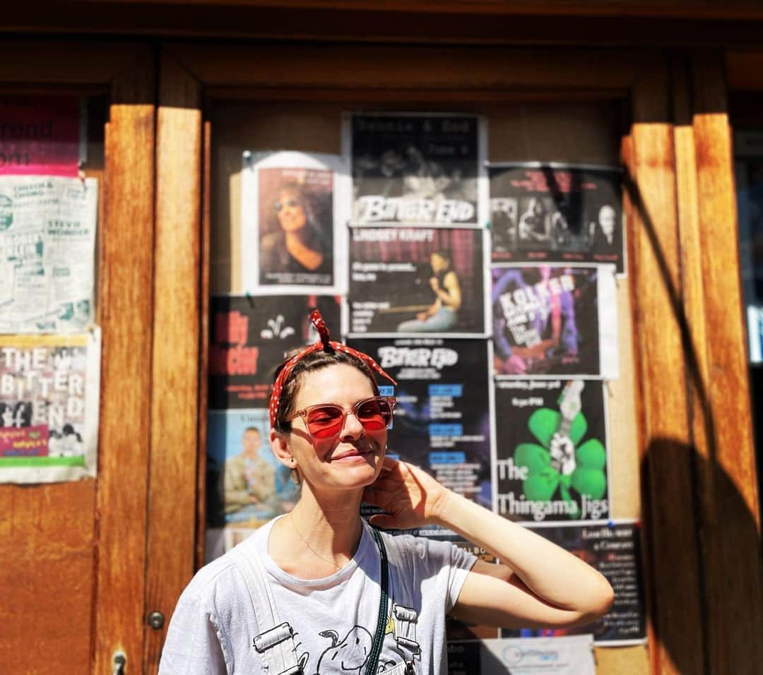 リンジー・クラフトさんのインスタグラム写真 - (リンジー・クラフトInstagram)「live at @thebitterendnyc sunday night, june 4. 9:30!!! come one come all. i hope to make you laugh, cry, and think!!! me and a piano and me!!!🎹」6月2日 4時24分 - linzkraft