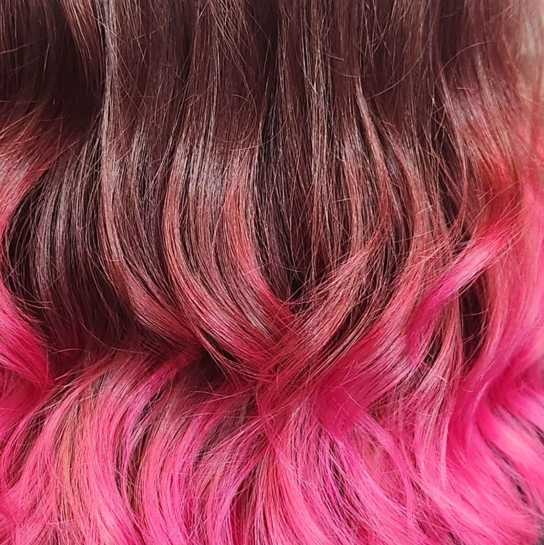 東京ビューティークリニック【公式】さんのインスタグラム写真 - (東京ビューティークリニック【公式】Instagram)「Love a pop of pink 💗」6月2日 9時54分 - larueonmain
