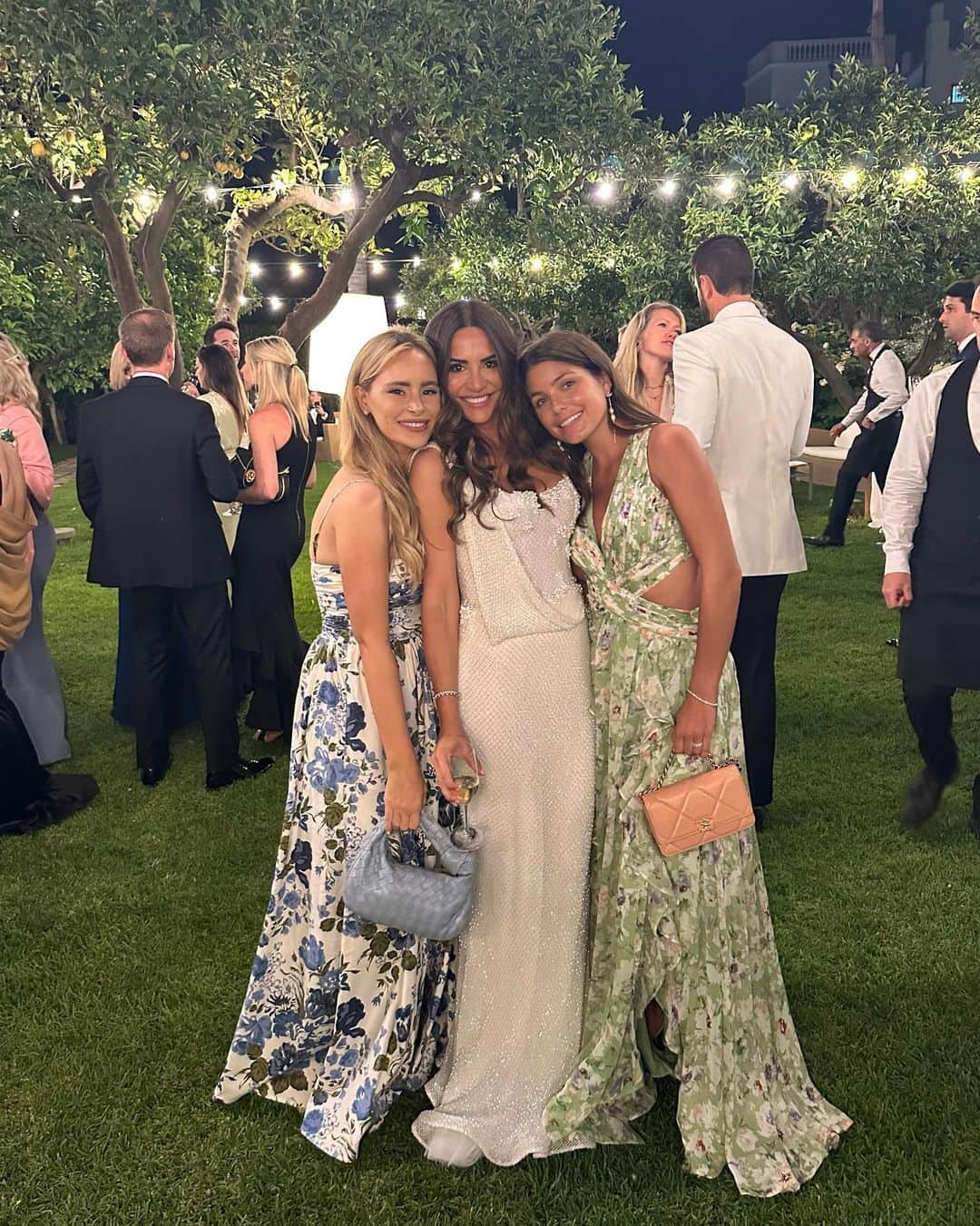 アマンダ・スタントンさんのインスタグラム写真 - (アマンダ・スタントンInstagram)「The most gorgeous day celebrating the Hart’s! There was truly love, magic & something unexplainably special in the air watching these two tie the knot.  I cried a lot…and now I’m crying again 🥲 (also, the back of @andidorfman’s dress needed a moment ✨)」6月2日 5時06分 - amanda_stantonn