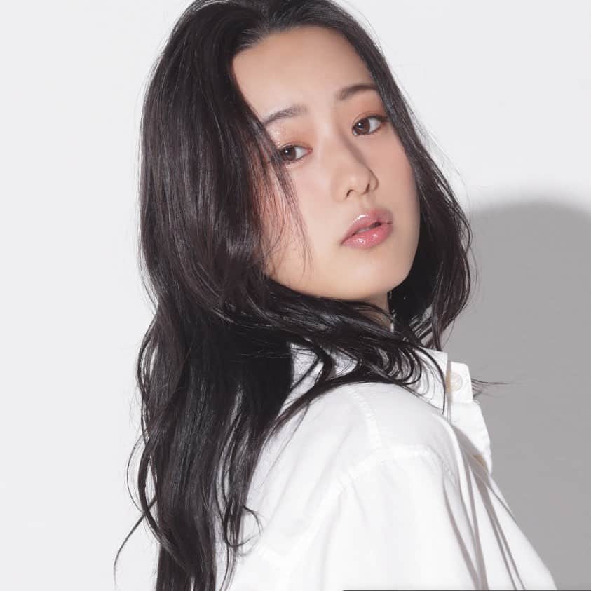 シト山口さんのインスタグラム写真 - (シト山口Instagram)「明日発売のよもゆりちゃん写真集、今回の見せ場はついついグラビアの方を意識 ...