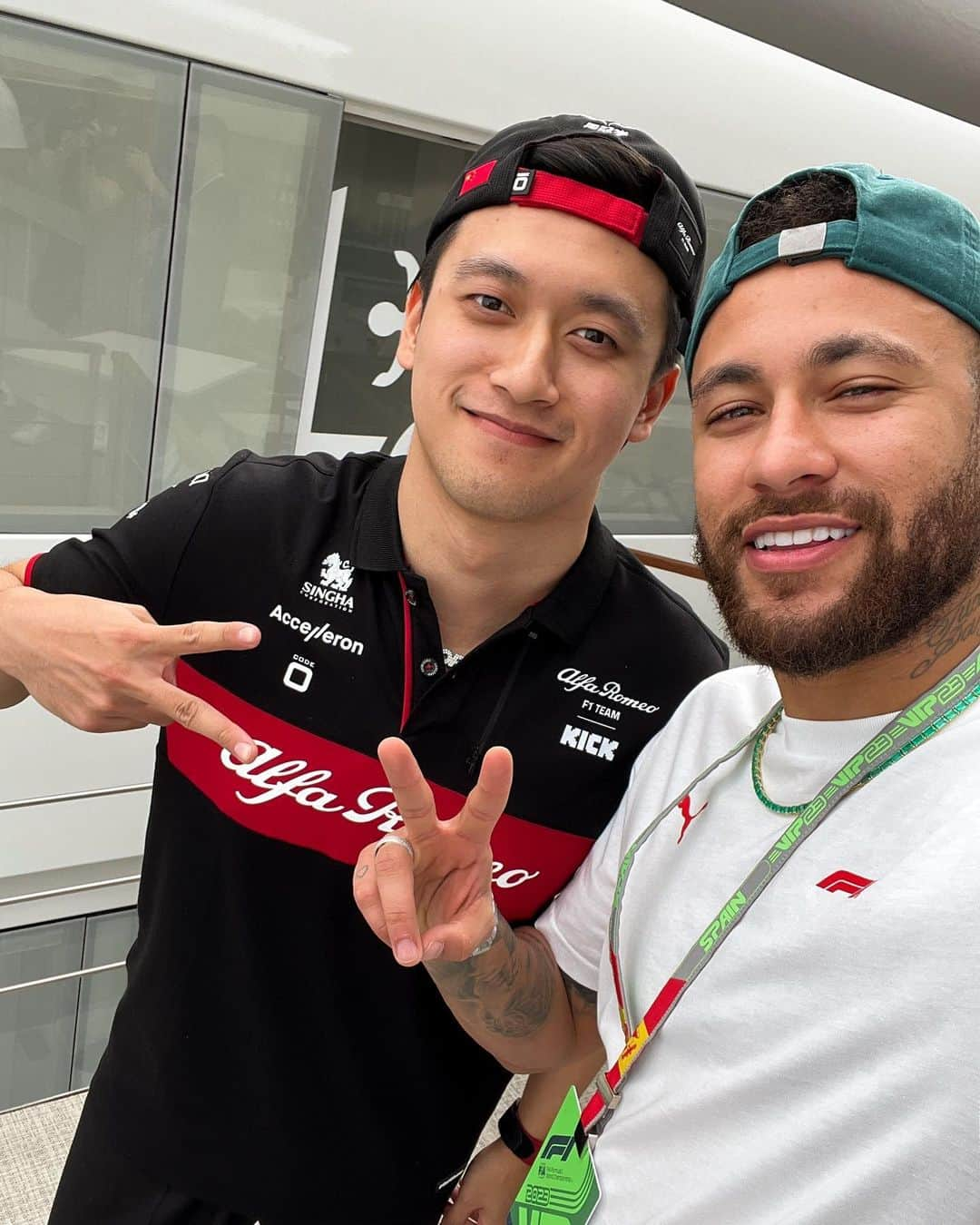 ネイマールさんのインスタグラム写真 - (ネイマールInstagram)「Selfie w/ the FAM 🫣  NEYMAR JR X PUMAMOTORSPORT X @f1」6月2日 5時33分 - neymarjr