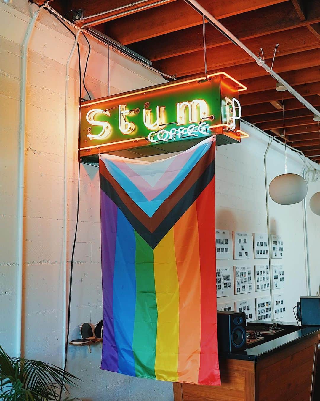 Stumptown Coffee Roastersのインスタグラム：「Happy Pride Month! This year, Stumptown is celebrating Pride locally by making charitable contributions to three community-based organizations, chosen by our own employees, to advance and support the LGBTQ2SIA+ community.  Oregon: Q Center — Providing safe spaces, community building, and empowerment for the positive transformation of LGBTQ2SIA+ communities and allies in the Pacific Northwest.  New York: For the Gworls — A black, trans-led collective that curates parties to fundraise money to help Black transgender people pay for their rent, gender-affirming surgeries, smaller co-pays for medicines/doctor’s visits, and travel assistance.  Los Angeles: The Trevor Project — the world’s largest suicide prevention and crisis intervention organization for LGBTQ2SIA+ young people. Headquartered in West Hollywood, CA, The Trevor Project utilizes crisis support, education, research and advocacy to bring hope for young LGBTQ lives.」