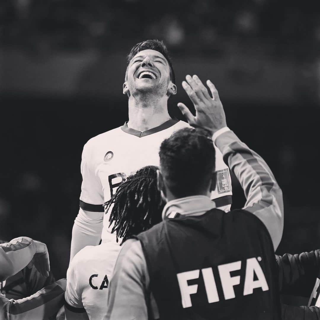 ルシアーノ・ビエットのインスタグラム：「It was beautiful , Thanks for everything  @alhilal 💙」