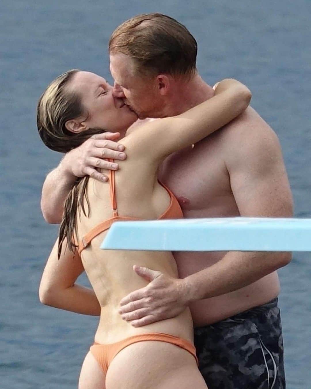 Just Jaredさんのインスタグラム写真 - (Just JaredInstagram)「"Grey's Anatomy" actor Kevin McKidd and "Station 19" actress Danielle Savre are dating! The couple was spotted sharing a passionate kiss while vacationing in Lake Como, Italy this week. We have lots more photos from their getaway on JustJared.com (link in bio!) #KevinMcKidd #DanielleSavre Photos: Backgrid」6月2日 5時58分 - justjared