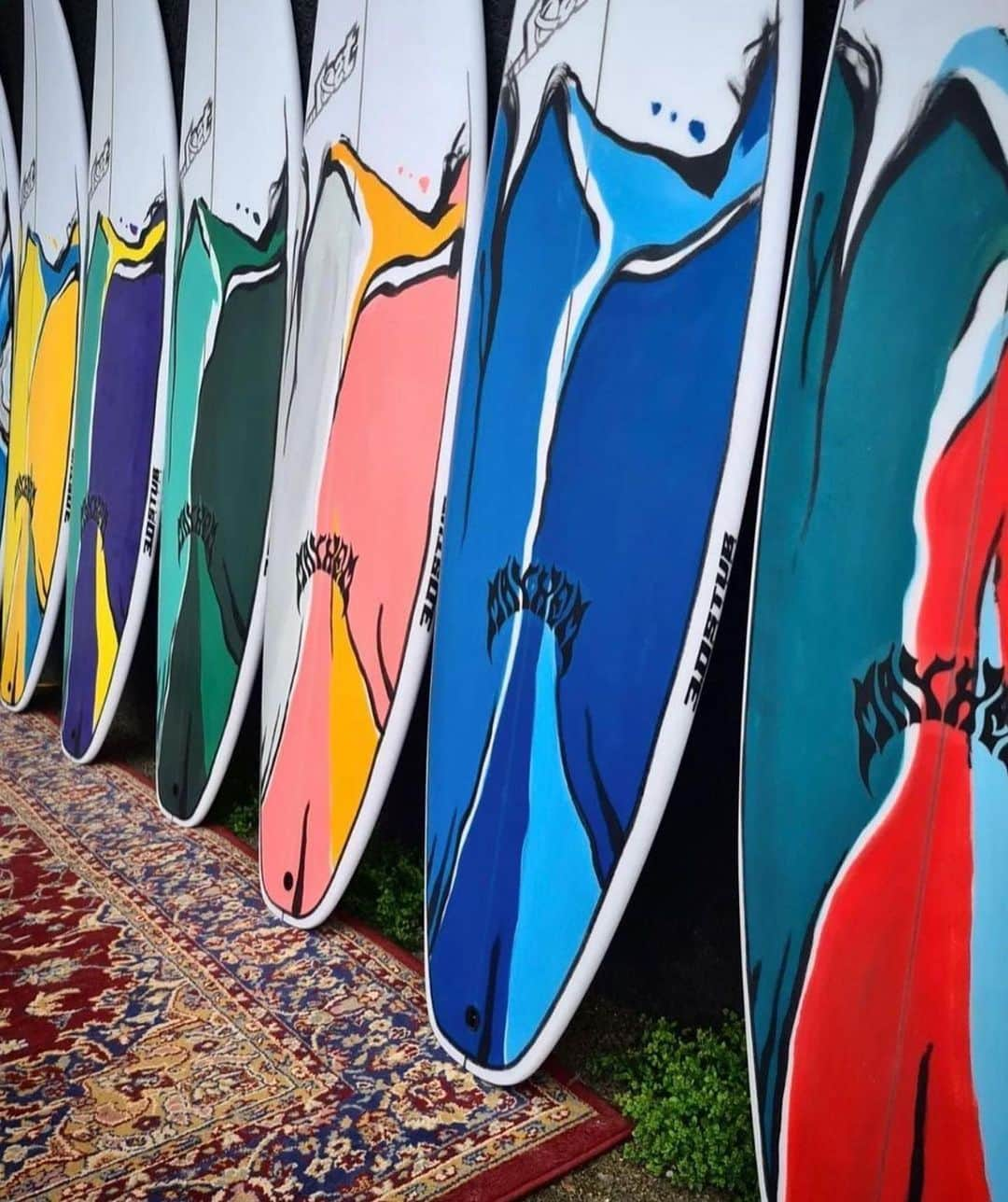 ロストさんのインスタグラム写真 - (ロストInstagram)「New boards landed at @lost_hossegor ✨  With some killer art by @rubensartist   @lostsurfboards_europe @lostsurfboards  #lostsurfboards」6月2日 6時28分 - lost9193