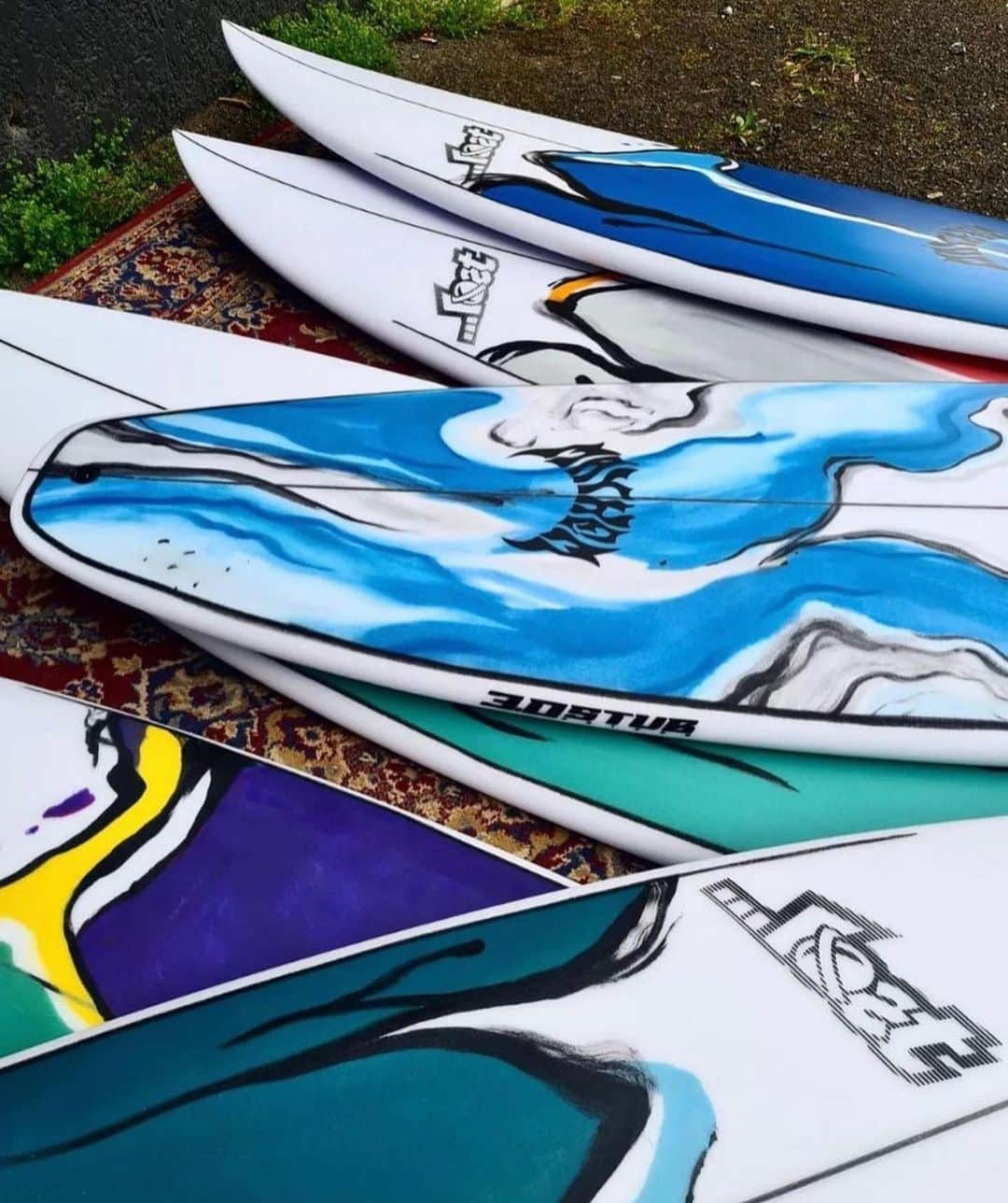 ロストさんのインスタグラム写真 - (ロストInstagram)「New boards landed at @lost_hossegor ✨  With some killer art by @rubensartist   @lostsurfboards_europe @lostsurfboards  #lostsurfboards」6月2日 6時28分 - lost9193