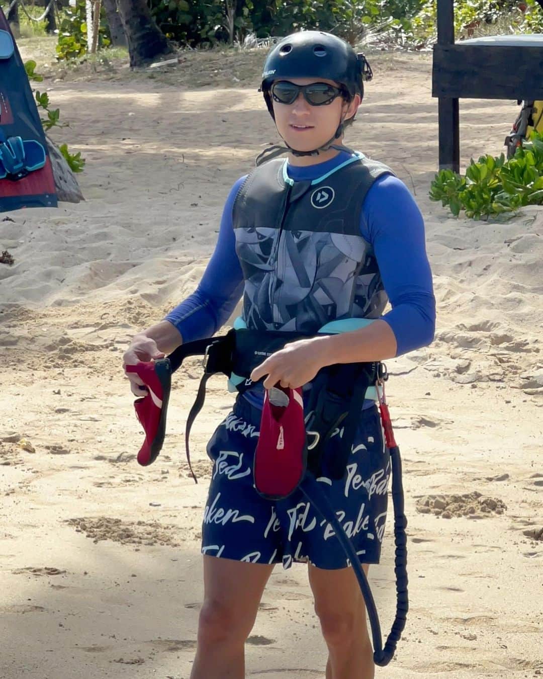 トム・ホランドのインスタグラム：「Thank you for all the wonderful birthday messages. A  gift from me to you. I thought I’d share possibly the sexiest picture ever taken of me! #sexyiestmanalive」