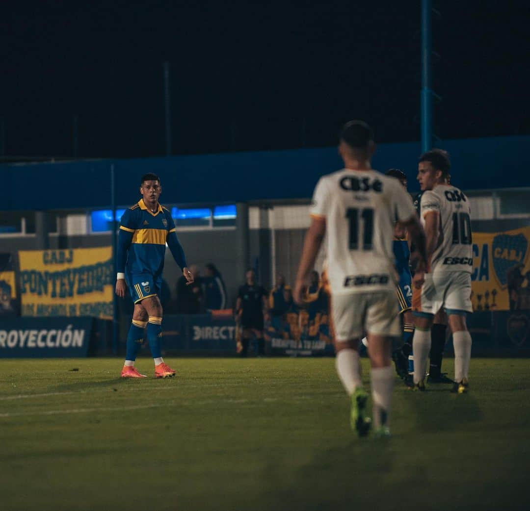 マルコス・ロホのインスタグラム：「📸 Imágenes del triunfo de la reserva de Boca por 2 a 1 a Arsenal, en lo que fue la vuelta de @marcosrojo   #BocaPredio 🔵🟡🔵  (By @funesn.ph)」