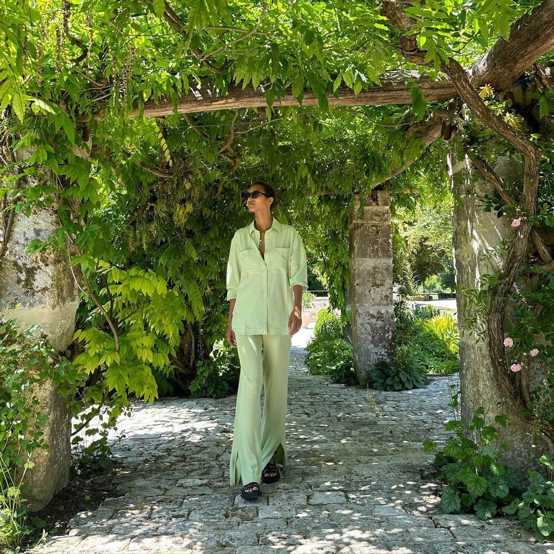 のインスタグラム：「Green on green 💚 @alo #alopartner #favset」