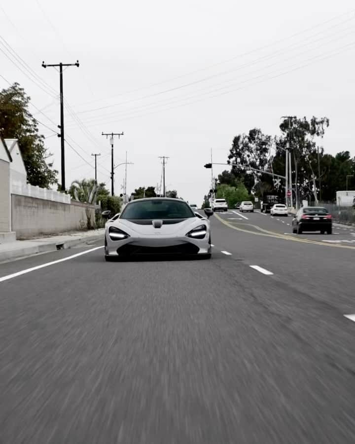 スコット・ディジックのインスタグラム：「This is not a flex but a true passion 4 me. I wanted to turn my McLaren into the fasted street beast on the road so I turned 2 @shah.unlimited @zbrit00x @ssrperformance and they made it happen!! 1100 horse power later! Amazing job guys」