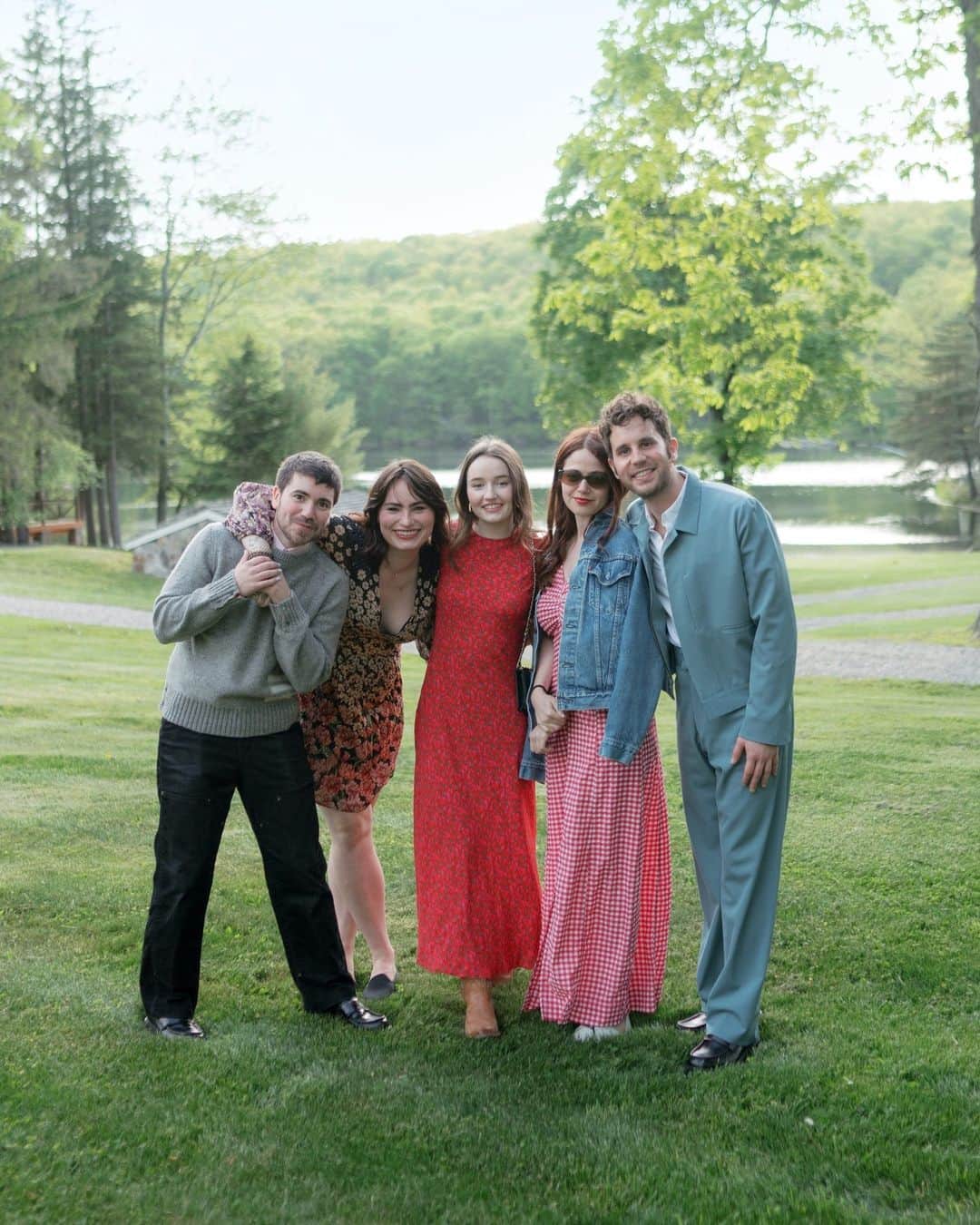 Vogueさんのインスタグラム写真 - (VogueInstagram)「@beaniefeldstein and @bonnie_chance's wedding was held on the weekend of May 19, 2023, at Cedar Lakes Estate in the Hudson Valley. “It is our happy place together,” Beanie says. “I grew up going to summer camp for ten years, and my parents and both sets of my grandparents met at summer camp, so camp is a lineage of love through the generations of my family. Even though we met in London and fell in love on a film set, to get married at a camp was a truly beautiful emotional homecoming.”  Tap the link in our bio to see inside Beanie Feldstein and Bonnie-Chance Roberts's summer camp wedding. Photos: @corbingurkin」6月2日 7時01分 - voguemagazine