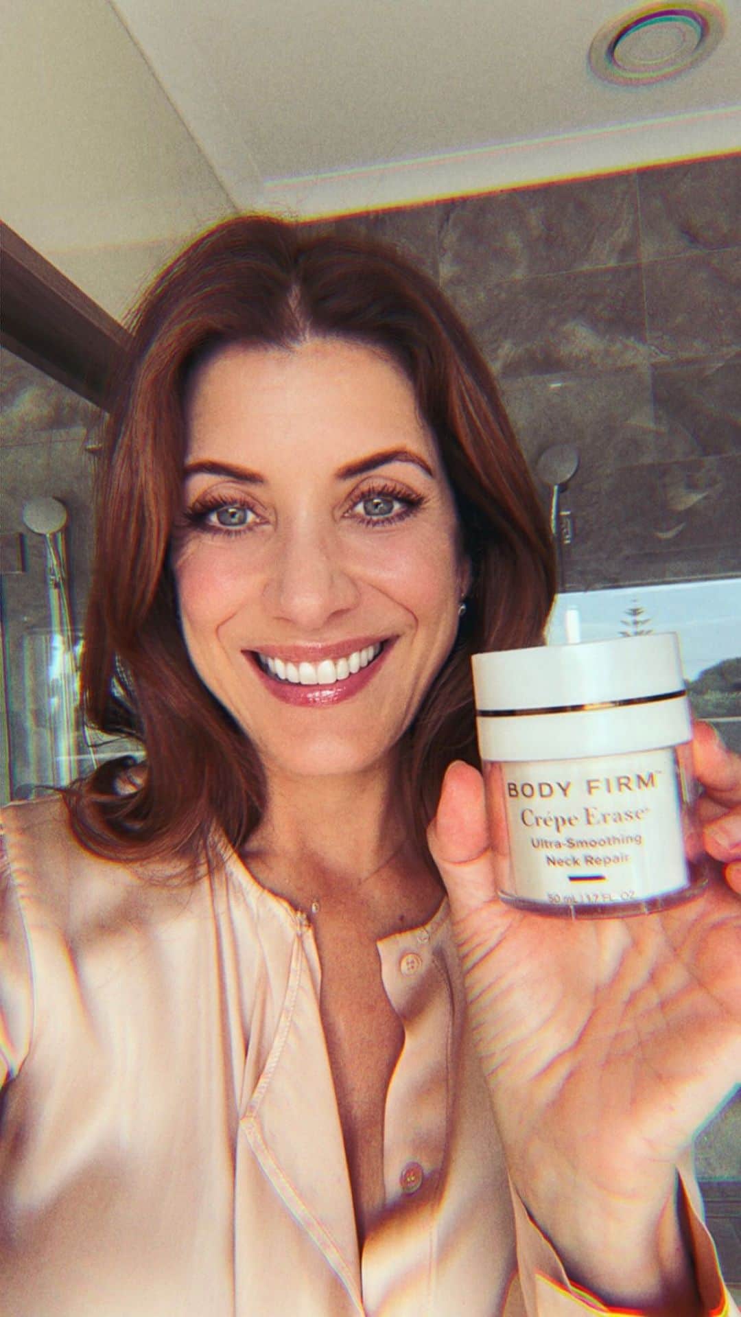 ケイト・ウォルシュのインスタグラム：「Summer is almost here my loves! ☀️ Sharing my top 3 must-haves from @CrepeErase 😍  Check it all out at CrepeErase.com at the link in my bio 💃  #SkincareGoals #CrepeErase #Sponsored」