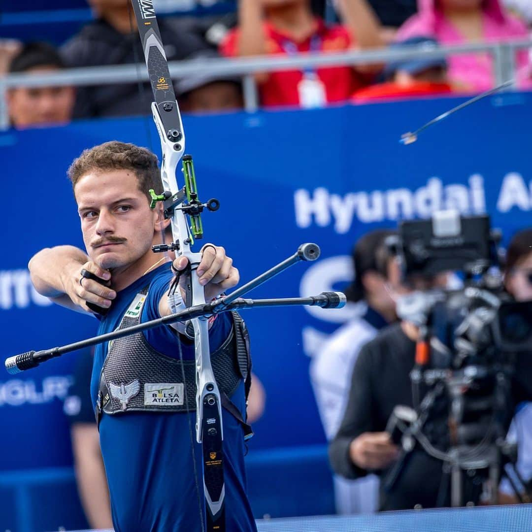 マルクス・ヴィニシウス・ダルメイダのインスタグラム：「Bem vindo junho 🏹 . @petrobras #TimePetrobras @cdafab @wiawis_archery @beiterarchery @truball_axcel @timebrasil @clubedisparabrasil @brasilarco.oficial @esportegovrj #BolsaAtleta」