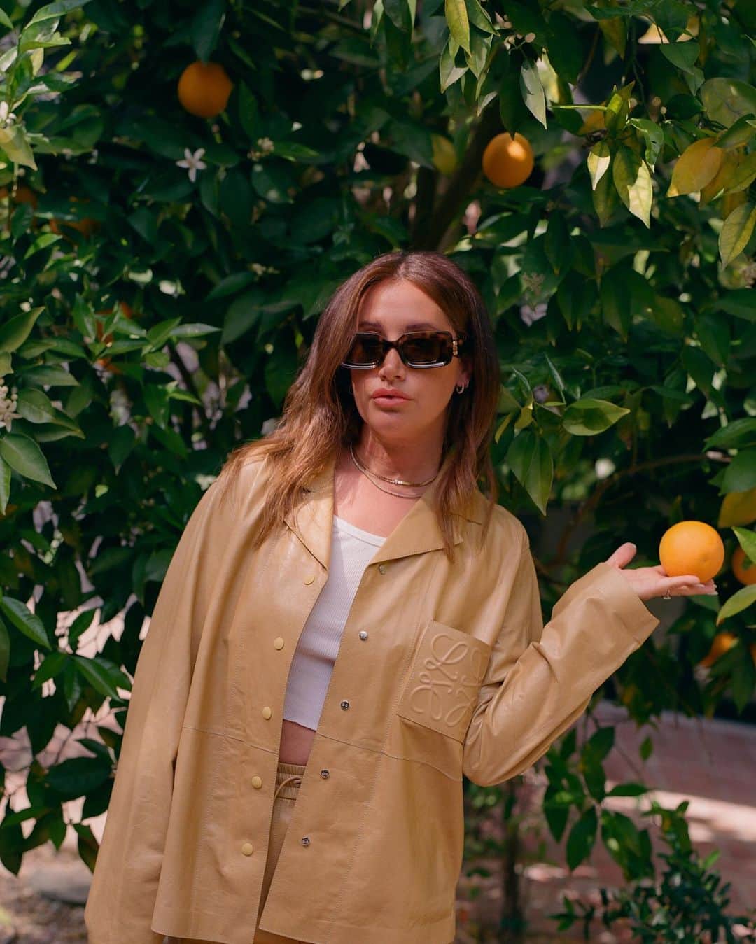 アシュレイ・ティスデイルのインスタグラム：「Manifesting summer 🍊」