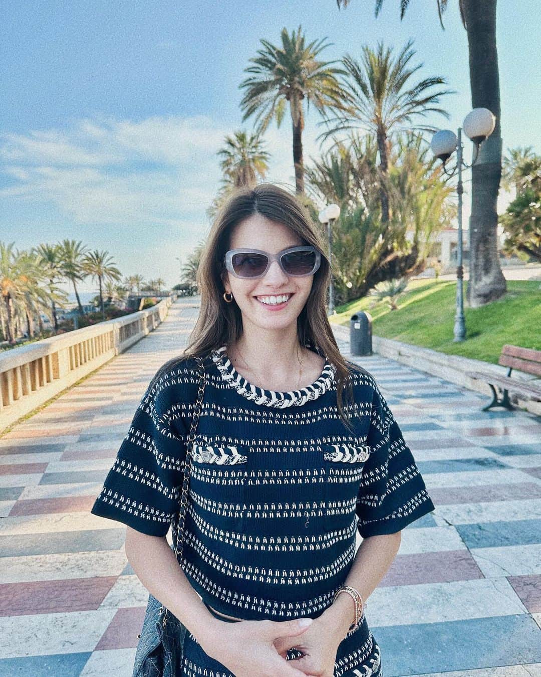 マギーのインスタグラム：「Good morning 🫶  こちらは寝る時間です(眠) 唯一持っているボーダーのお洋服に、 New ChanelとOld Chanel ⛵️💕  Clothes @pinkoofficial  Bag&sunnys @chanelofficial Shoes @alexandermcqueen」