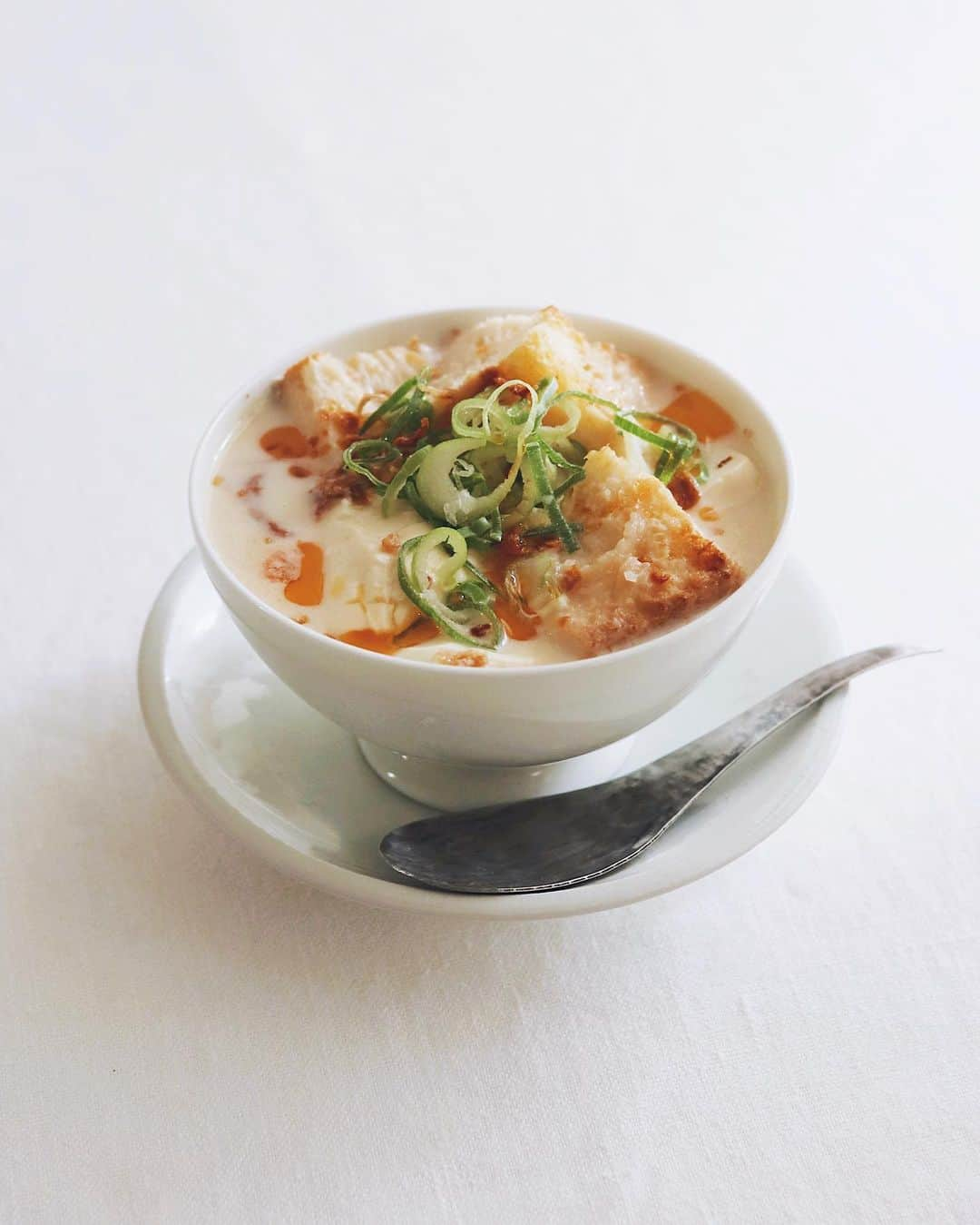 樋口正樹さんのインスタグラム写真 - (樋口正樹Instagram)「Today's breakfast 🇹🇼 . 今朝は台湾な豆乳スープの 鹹豆漿・シェントウジャン。 ふわとろてまろやかな一杯😋 . . . #シェントウジャン #鹹豆漿 #台湾早餐 #豆乳スープ #朝スープ #taiwanesebreakfast #saltedsoymilk」6月2日 7時47分 - higuccini