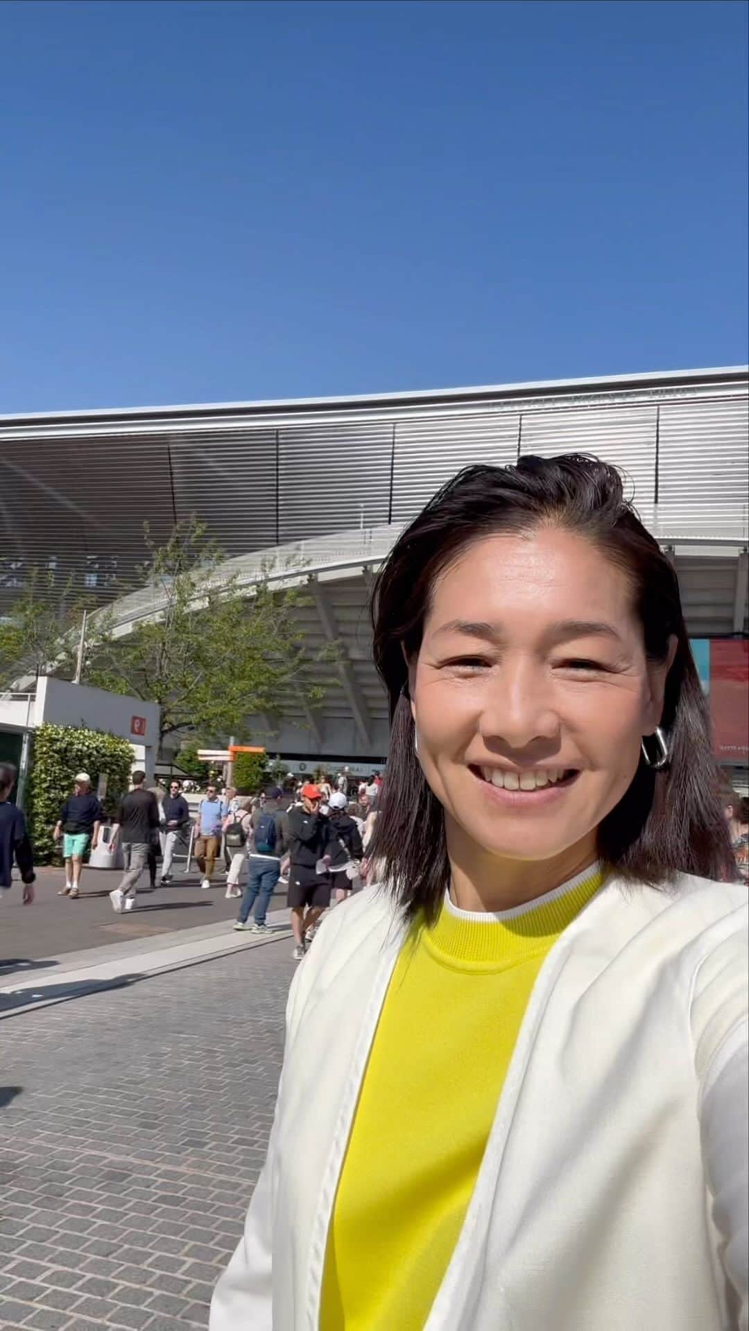 のインスタグラム：「Roland Garros2023 DAY5 快晴続きのParis 今日も朝から動き回りました。  #伊達公子 #kimikodate  #テニス  #テニスプレイヤー #tennis  #tennisplayer #2023年6月1日  #day5 #rolandgarros #rolandgarros2023 #全仏オープンテニス #全仏オープンテニス2023 #paris #パリ #wowow #wowowテニス #wowowテニスアンバサダー」